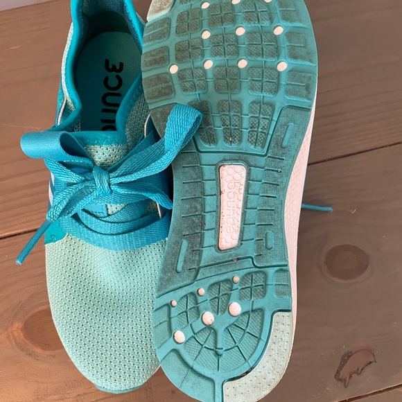 Blue Adidas bounce shoes - Picture 3 of 3